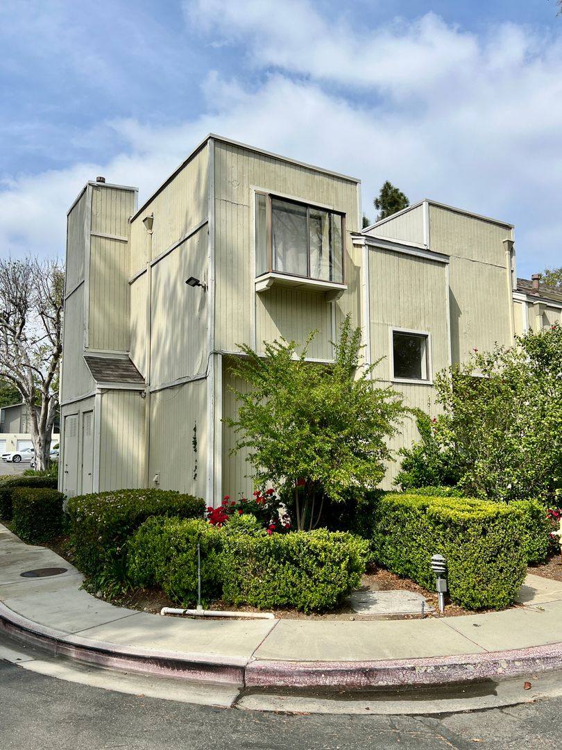 Condo for rent at 674 S Sycamore Ave, Claremont, CA 91711