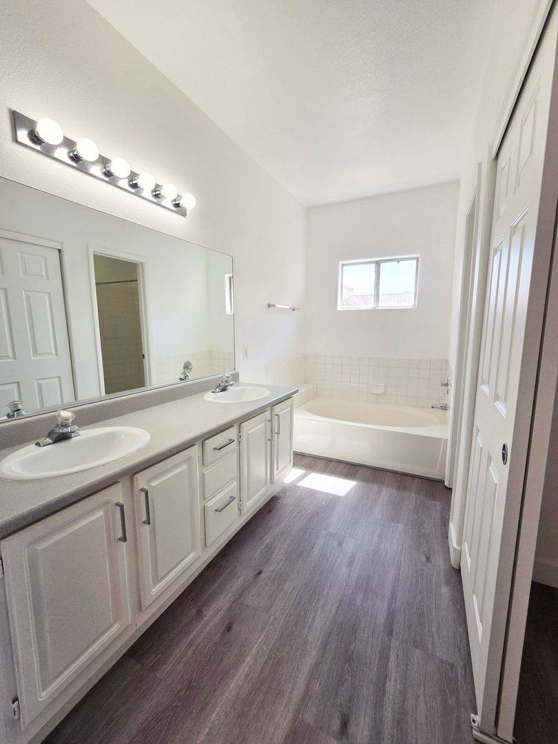 Townhouse for rent at 5125 W Reno Ave #1015 B Bldg 7, Las Vegas, NV 89118