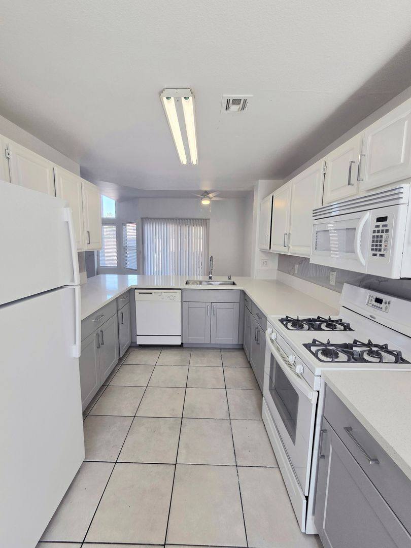 Townhouse for rent at 5125 W Reno Ave #1015 B Bldg 7, Las Vegas, NV 89118
