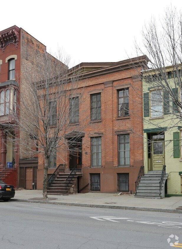 Apartment for rent at 285 Lark St #1, Albany, NY 12210
