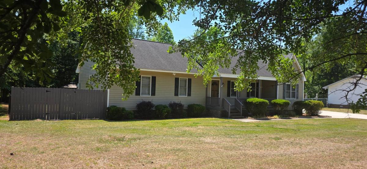 House for rent at 113 Lakeland Dr, Washington, NC 27889