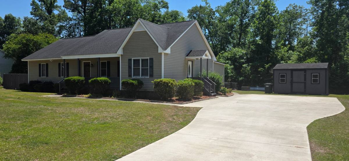 House for rent at 113 Lakeland Dr, Washington, NC 27889