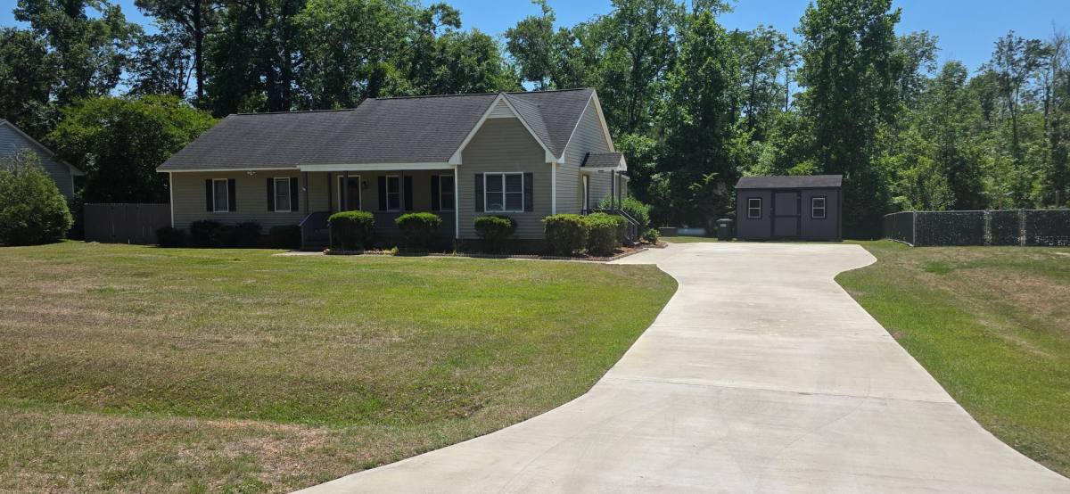 House for rent at 113 Lakeland Dr, Washington, NC 27889