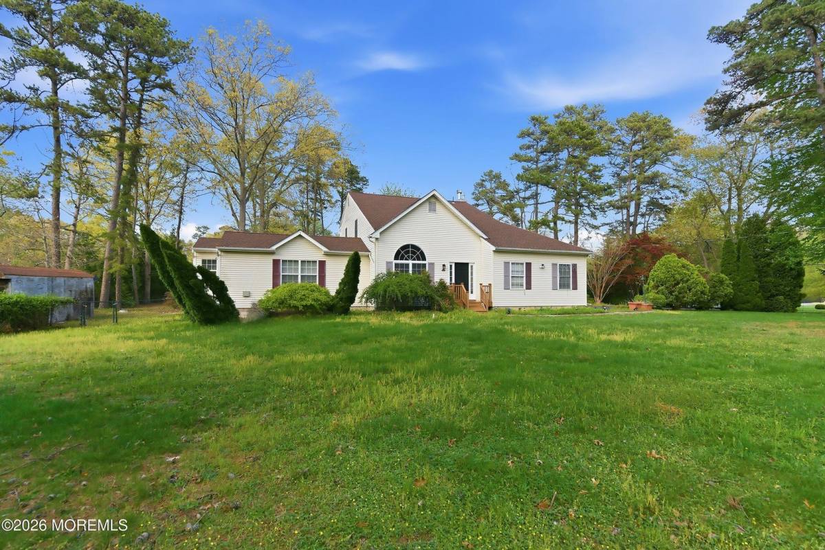 House for rent at 406 Burke Rd, Jackson, NJ 08527