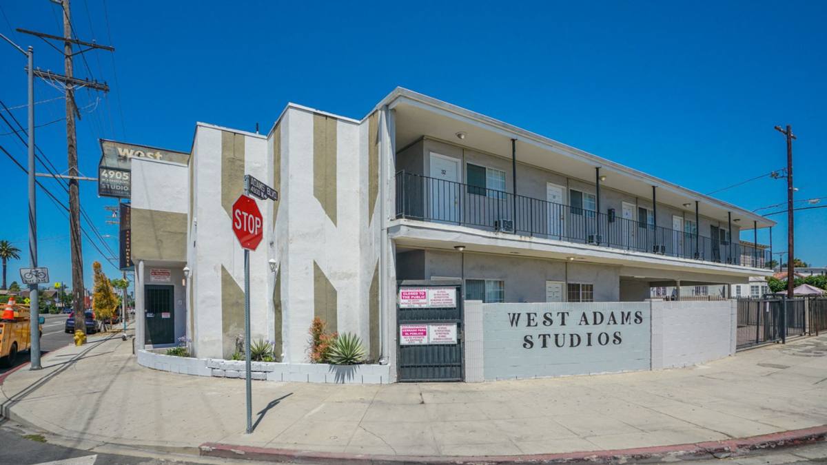 Apartment for rent at 4905 W Adams Blvd, Los Angeles, CA 90016