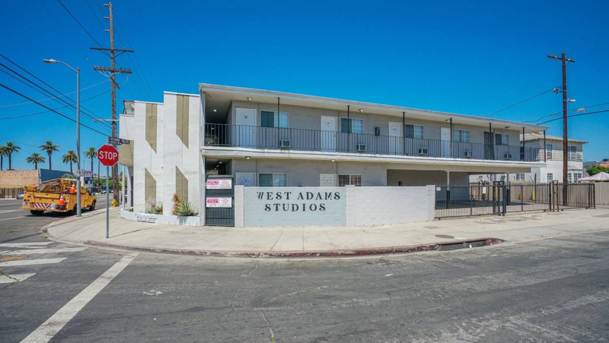 Apartment for rent at 4905 W Adams Blvd, Los Angeles, CA 90016