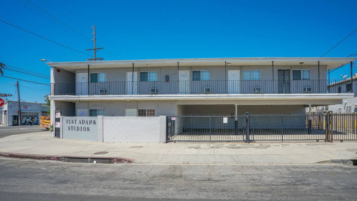 Apartment for rent at 4905 W Adams Blvd, Los Angeles, CA 90016