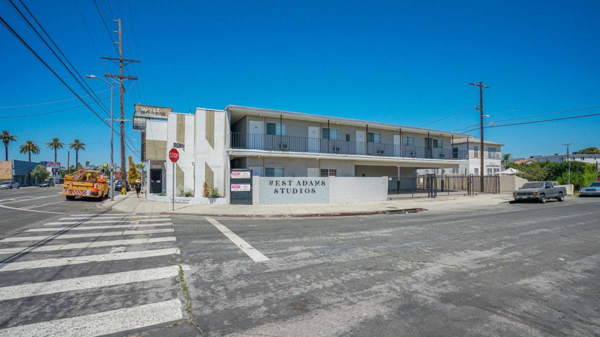 Apartment for rent at 4905 W Adams Blvd, Los Angeles, CA 90016