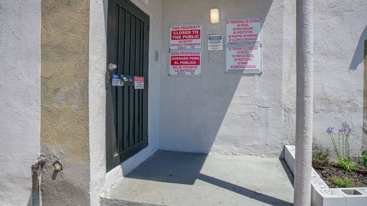 Apartment for rent at 4905 W Adams Blvd, Los Angeles, CA 90016