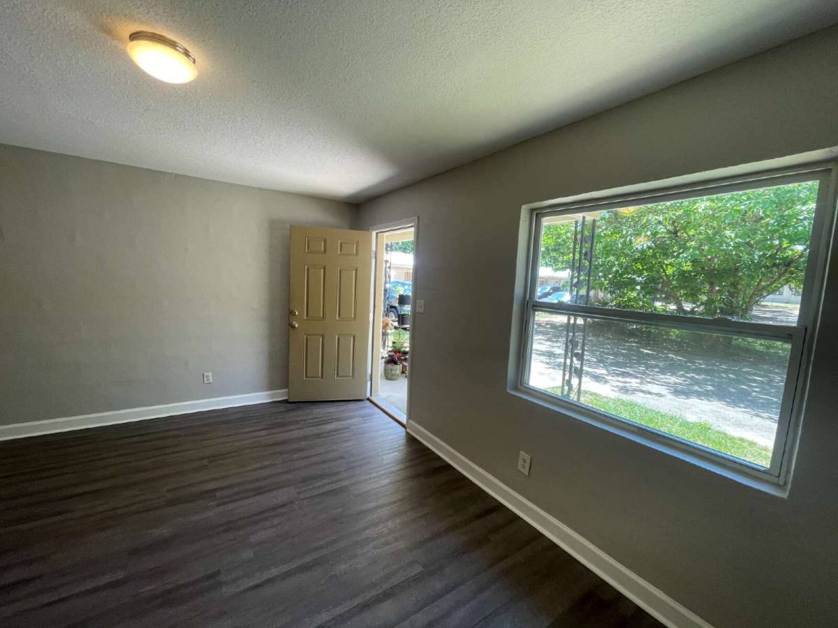Apartment for rent at 3721 Crawfordville Rd #2, Tallahassee, FL 32305