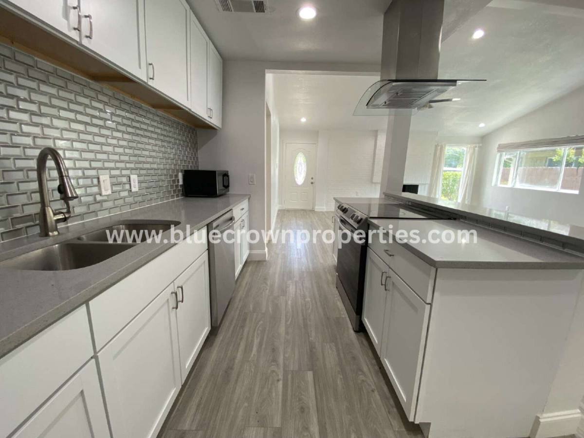 House for rent at 3035 Townsend Dr, Dallas, TX 75229