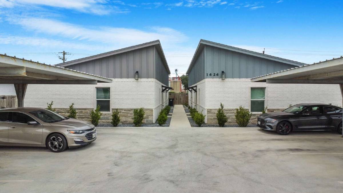 Apartment for rent at 1626 Playa Dr #1, Weslaco, TX 78596