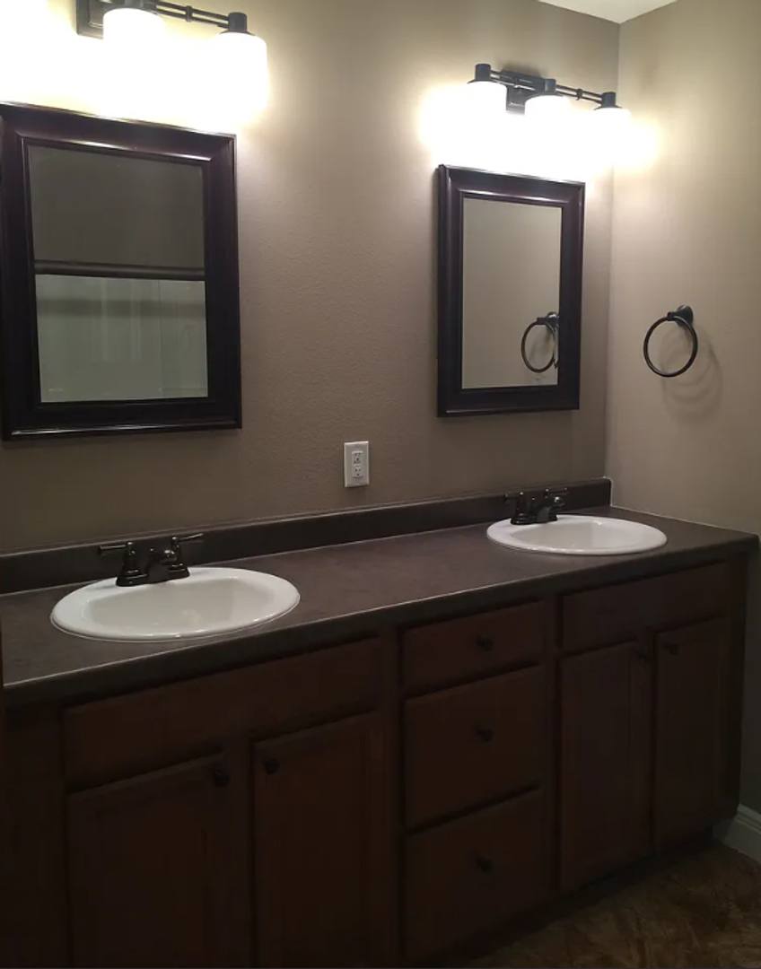House for rent at 1935 N Pavilion Place, Strafford, MO 65757