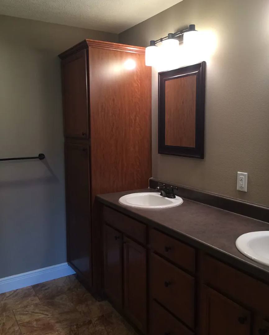House for rent at 1935 N Pavilion Place, Strafford, MO 65757