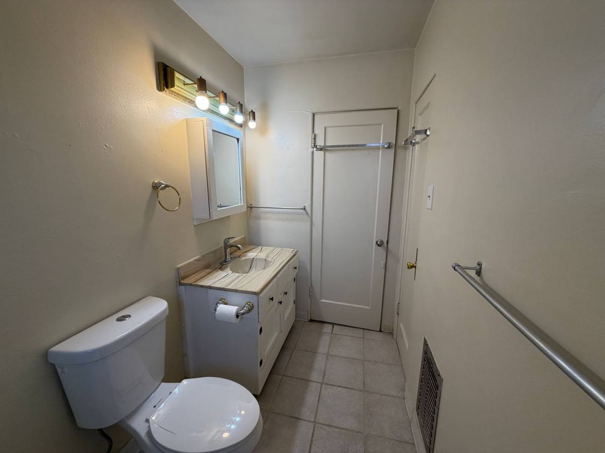 House for rent at 1801 Palomas Dr NE, Albuquerque, NM 87110