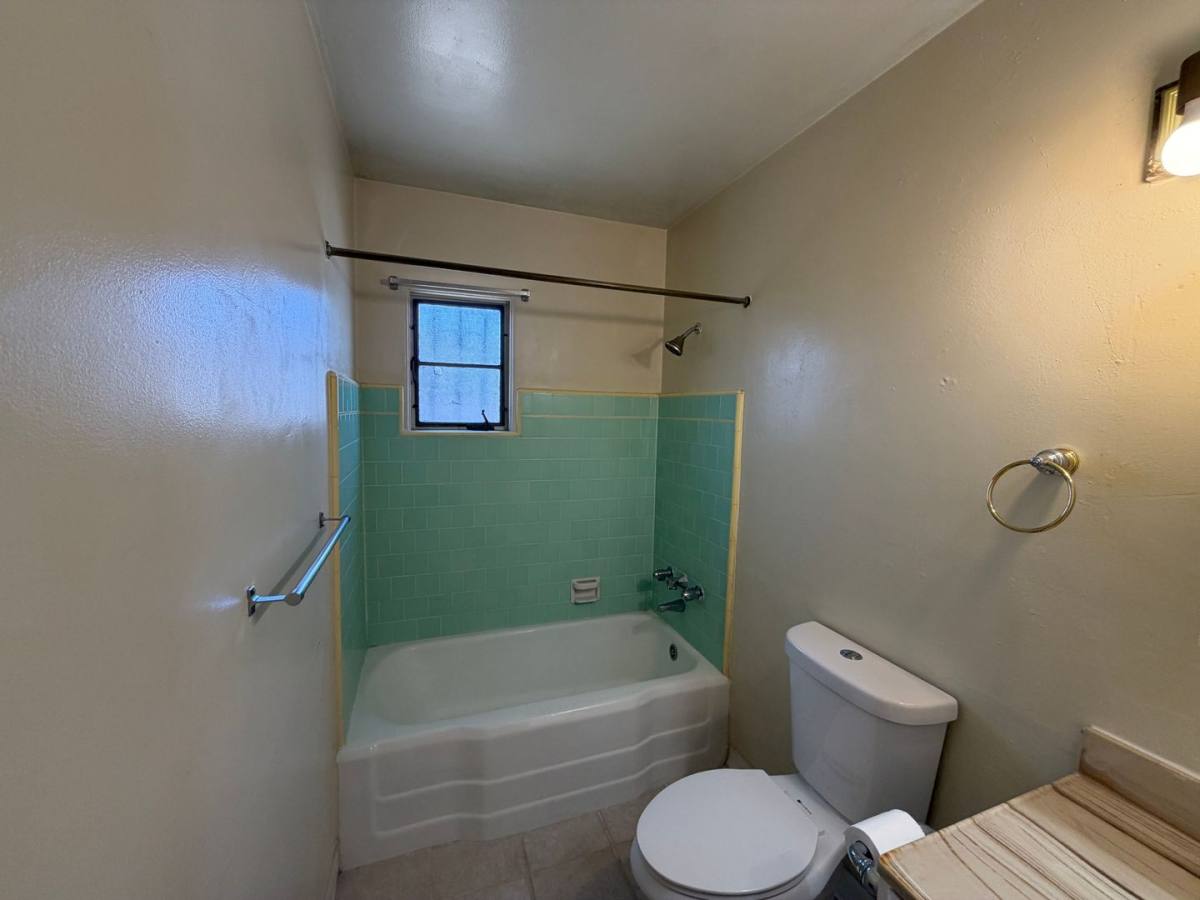 House for rent at 1801 Palomas Dr NE, Albuquerque, NM 87110