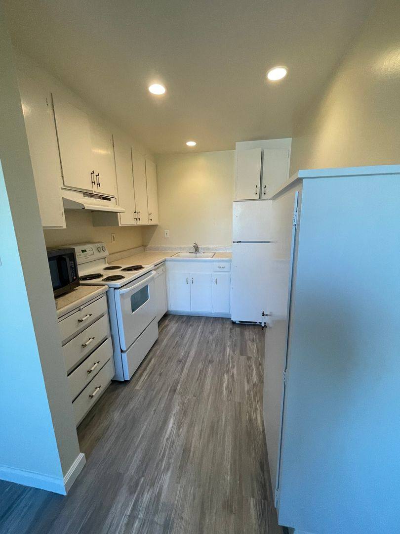 Apartment for rent at 1521 Lago St, San Mateo, CA 94403