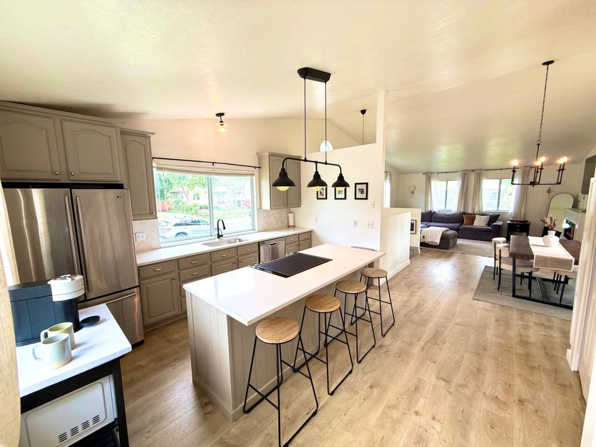 House for rent at 2498 S 800 E, Salt Lake City, UT 84106