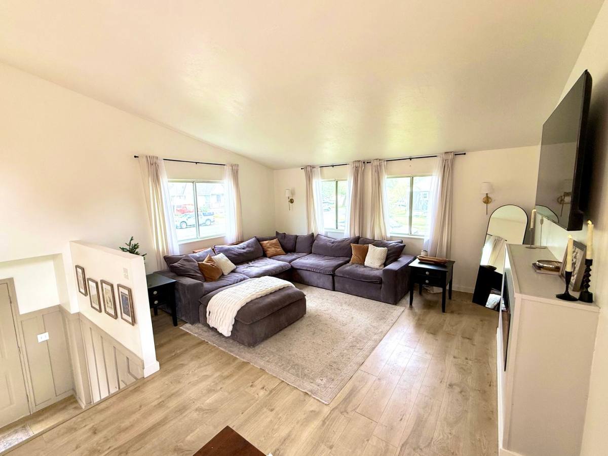 House for rent at 2498 S 800 E, Salt Lake City, UT 84106