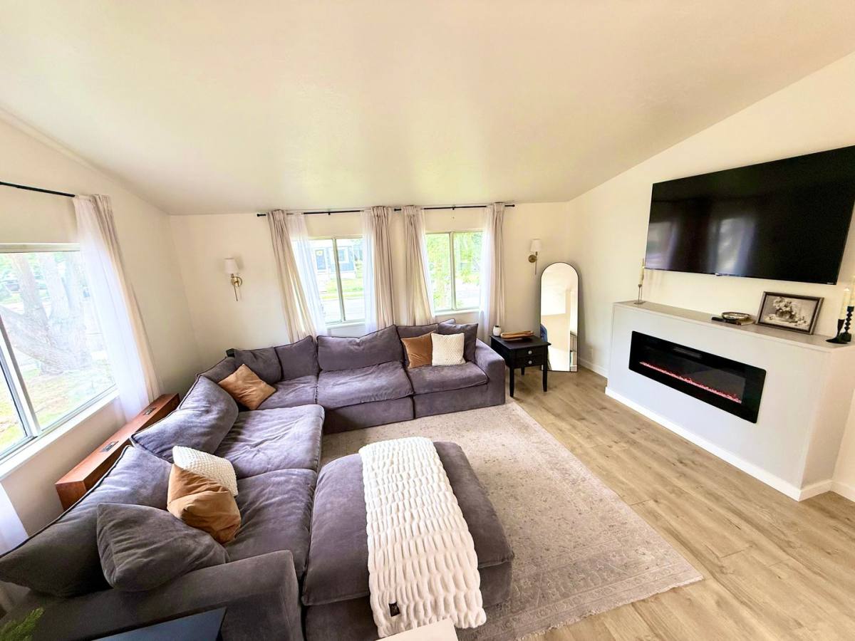 House for rent at 2498 S 800 E, Salt Lake City, UT 84106
