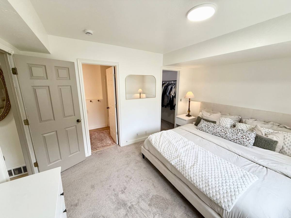 House for rent at 2498 S 800 E, Salt Lake City, UT 84106