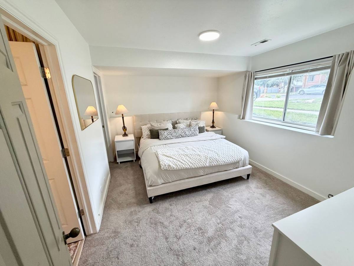 House for rent at 2498 S 800 E, Salt Lake City, UT 84106