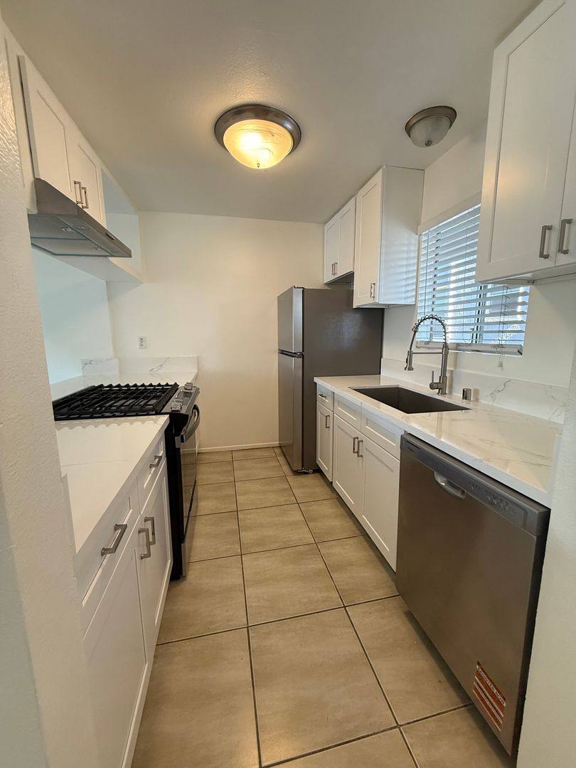 Apartment for rent at 755 Gaviota Ave, Long Beach, CA 90813