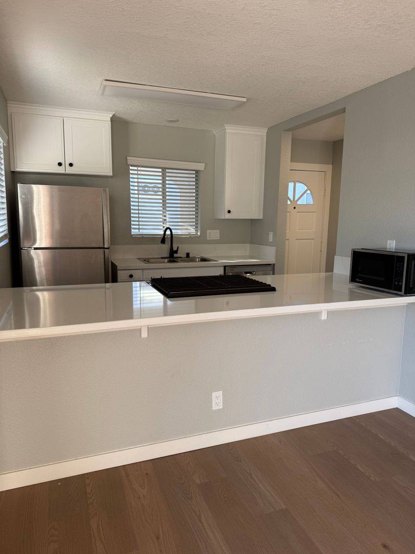 Apartment for rent at 755 Gaviota Ave, Long Beach, CA 90813