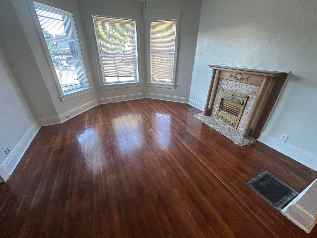 Apartment for rent at 57 Chicago Ave, Oak Park, IL 60302