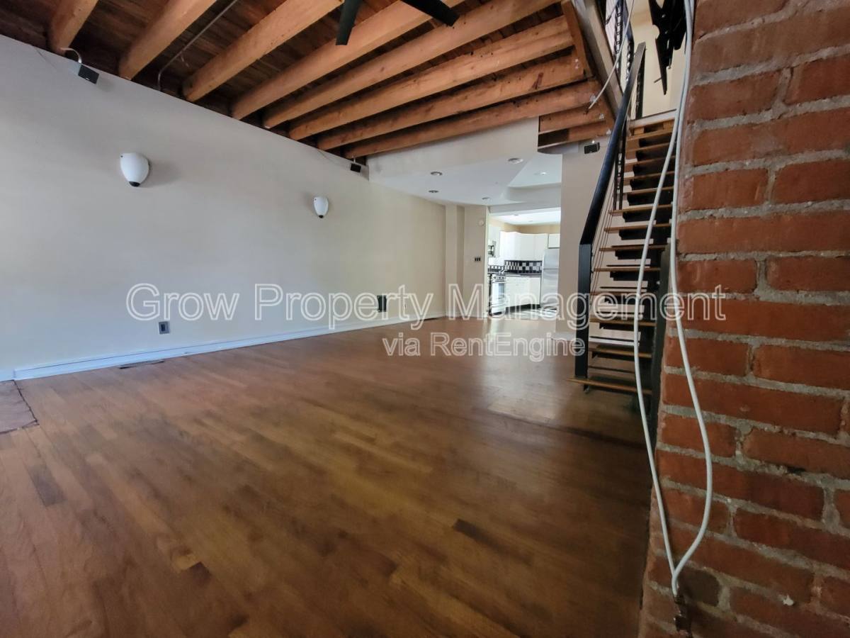 House for rent at 1019 S 10th St, Philadelphia, PA 19147