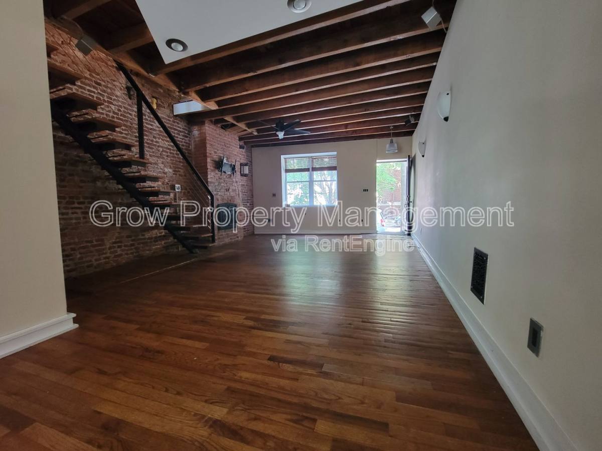 House for rent at 1019 S 10th St, Philadelphia, PA 19147