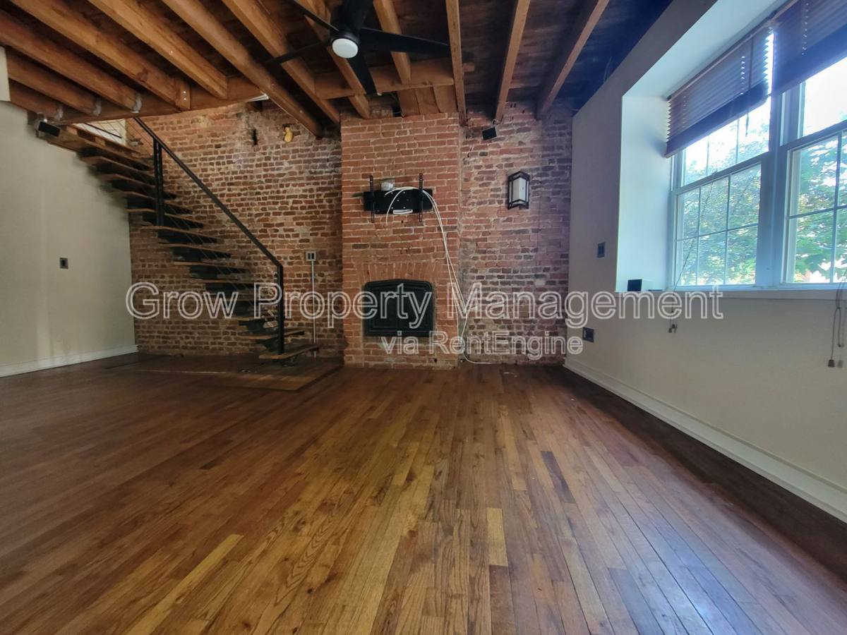 House for rent at 1019 S 10th St, Philadelphia, PA 19147