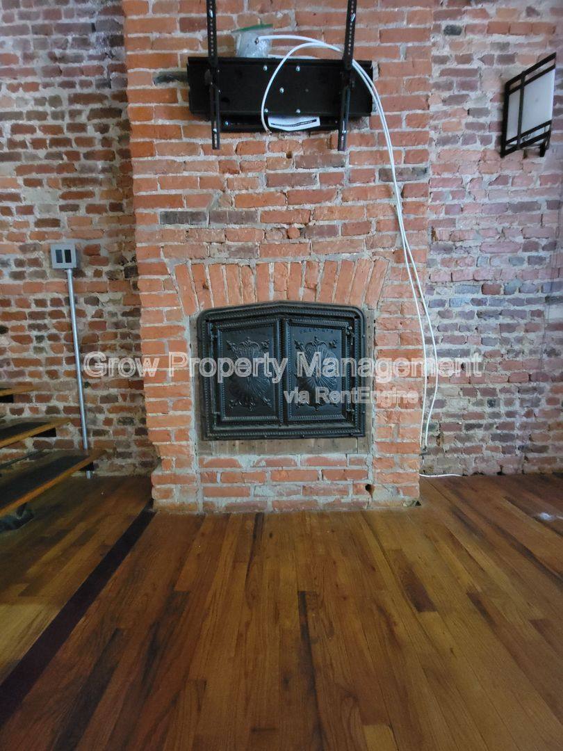 House for rent at 1019 S 10th St, Philadelphia, PA 19147