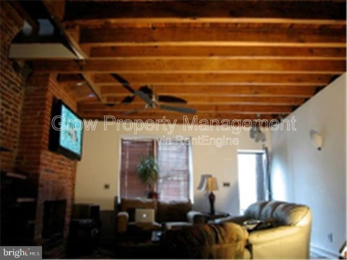 House for rent at 1019 S 10th St, Philadelphia, PA 19147