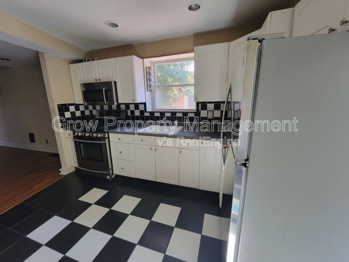 House for rent at 1019 S 10th St, Philadelphia, PA 19147
