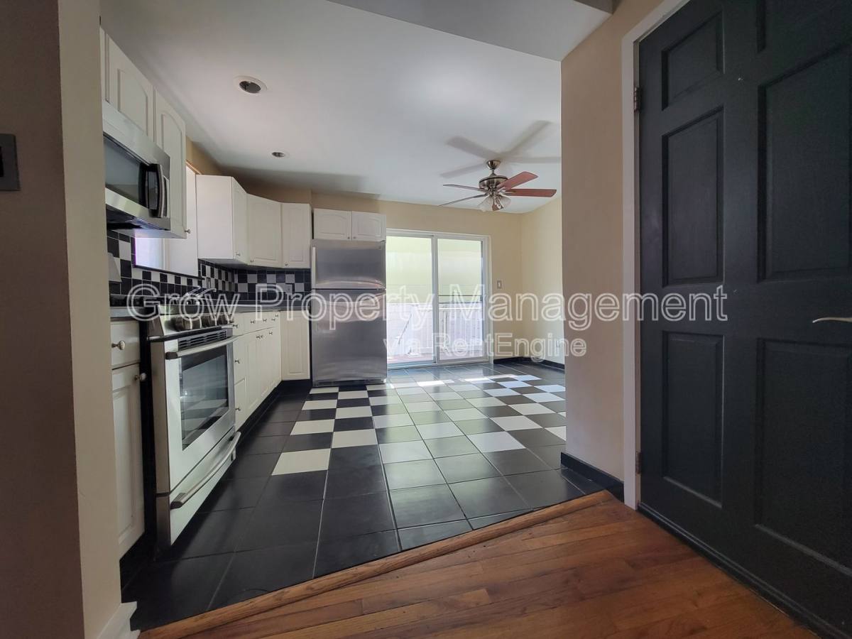 House for rent at 1019 S 10th St, Philadelphia, PA 19147