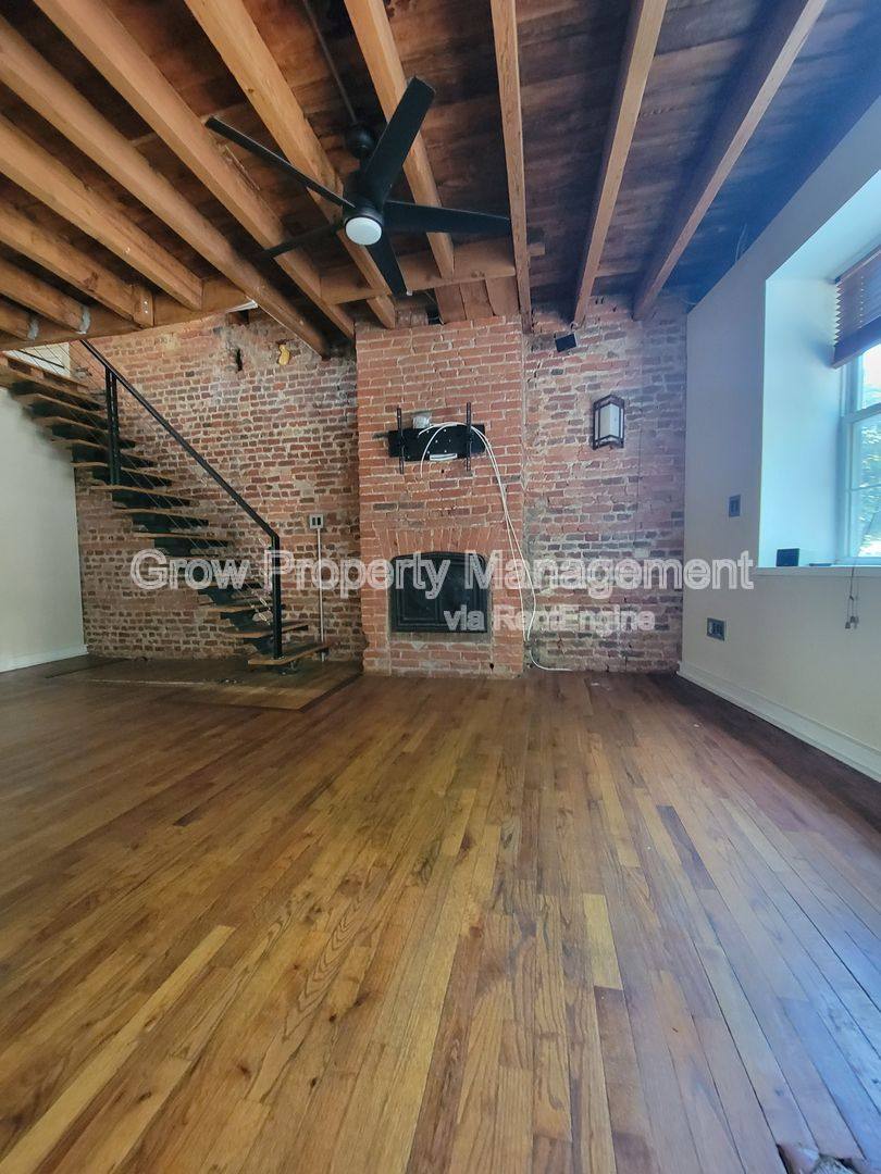 House for rent at 1019 S 10th St, Philadelphia, PA 19147