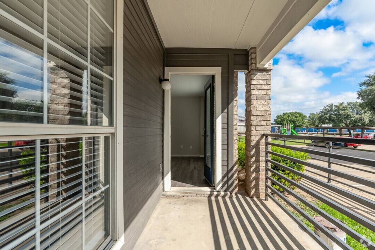 Apartment for rent at 170 Henderson St #1106, Midlothian, TX 76065