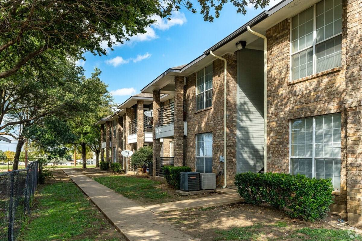 Apartment for rent at 170 Henderson St #1106, Midlothian, TX 76065