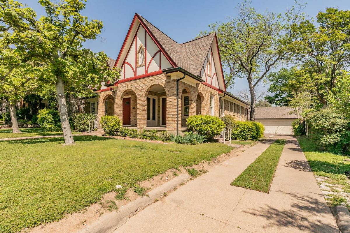 House for rent at 2311 Warner Rd, Fort Worth, TX 76110