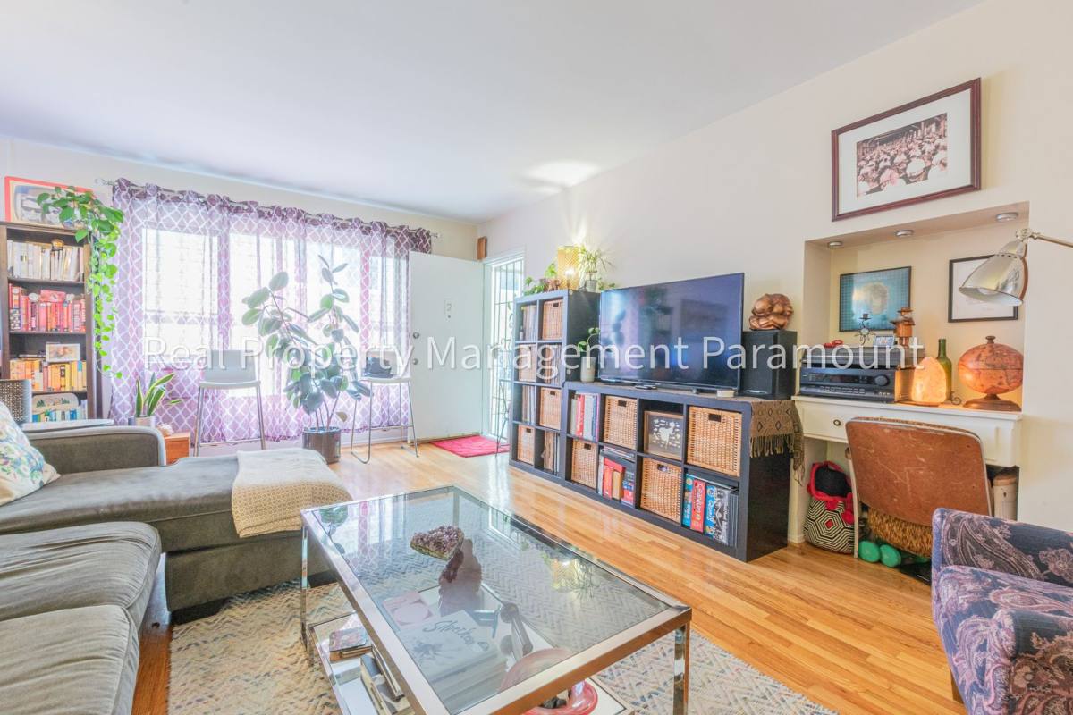 Apartment for rent at 8016 Blackburn Ave, Los Angeles, CA 90048