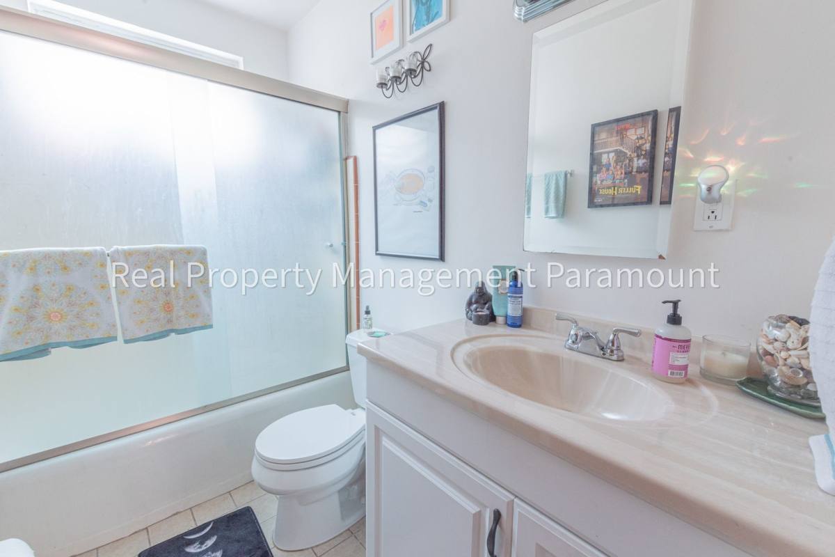Apartment for rent at 8016 Blackburn Ave, Los Angeles, CA 90048