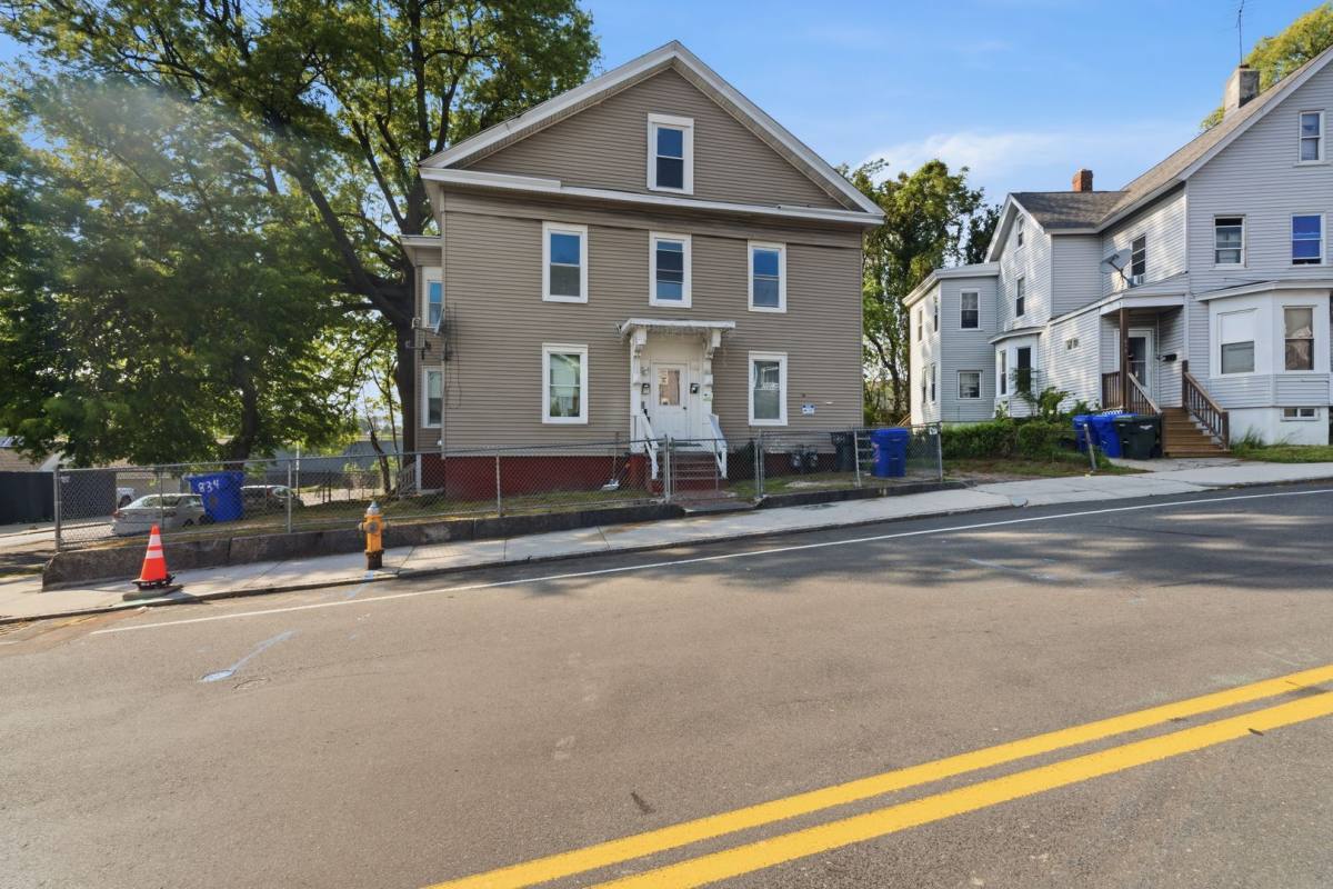 Apartment for rent at 834 Worthington St, Springfield, MA 01105