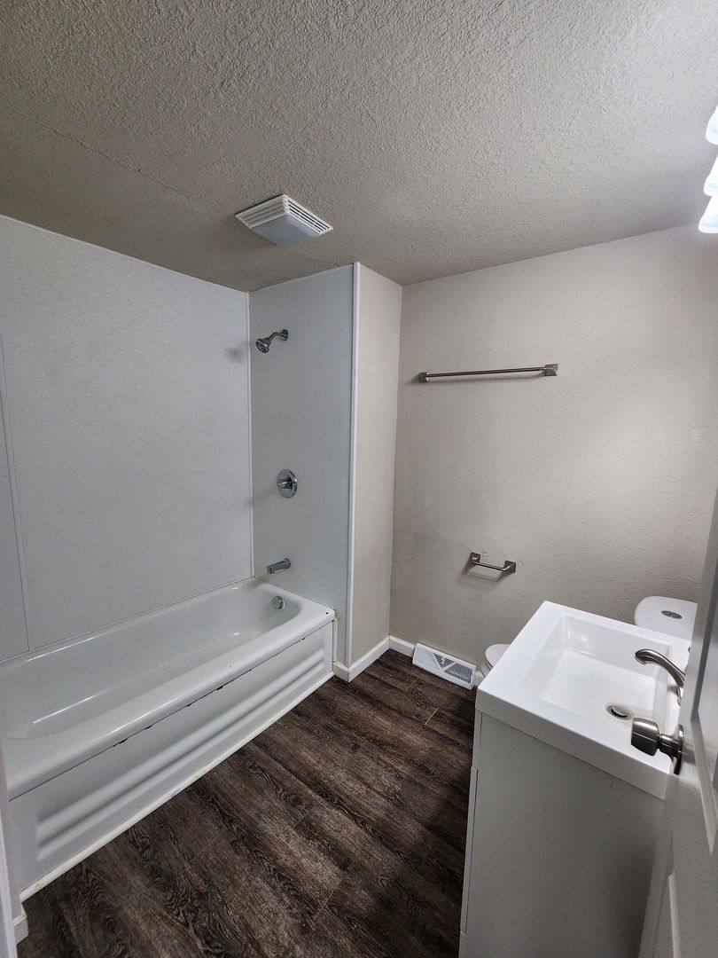 House for rent at 410 N Grant St, Knoxville, IA 50138