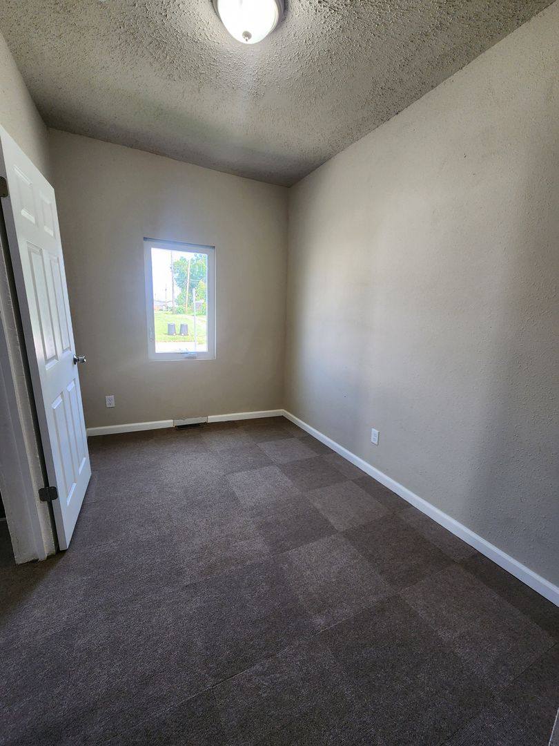 House for rent at 410 N Grant St, Knoxville, IA 50138