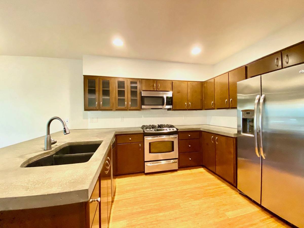 Townhouse for rent at 3110 SW Dolph Court #B4, Portland, OR 97219