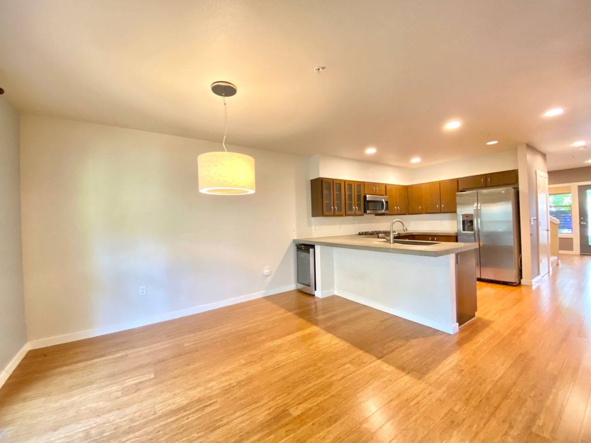 Townhouse for rent at 3110 SW Dolph Court #B4, Portland, OR 97219