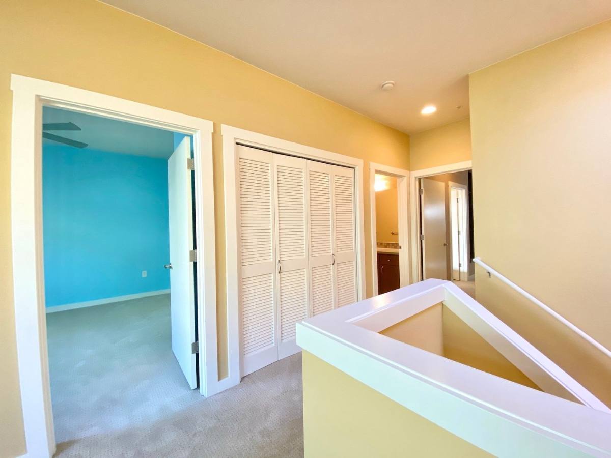 Townhouse for rent at 3110 SW Dolph Court #B4, Portland, OR 97219