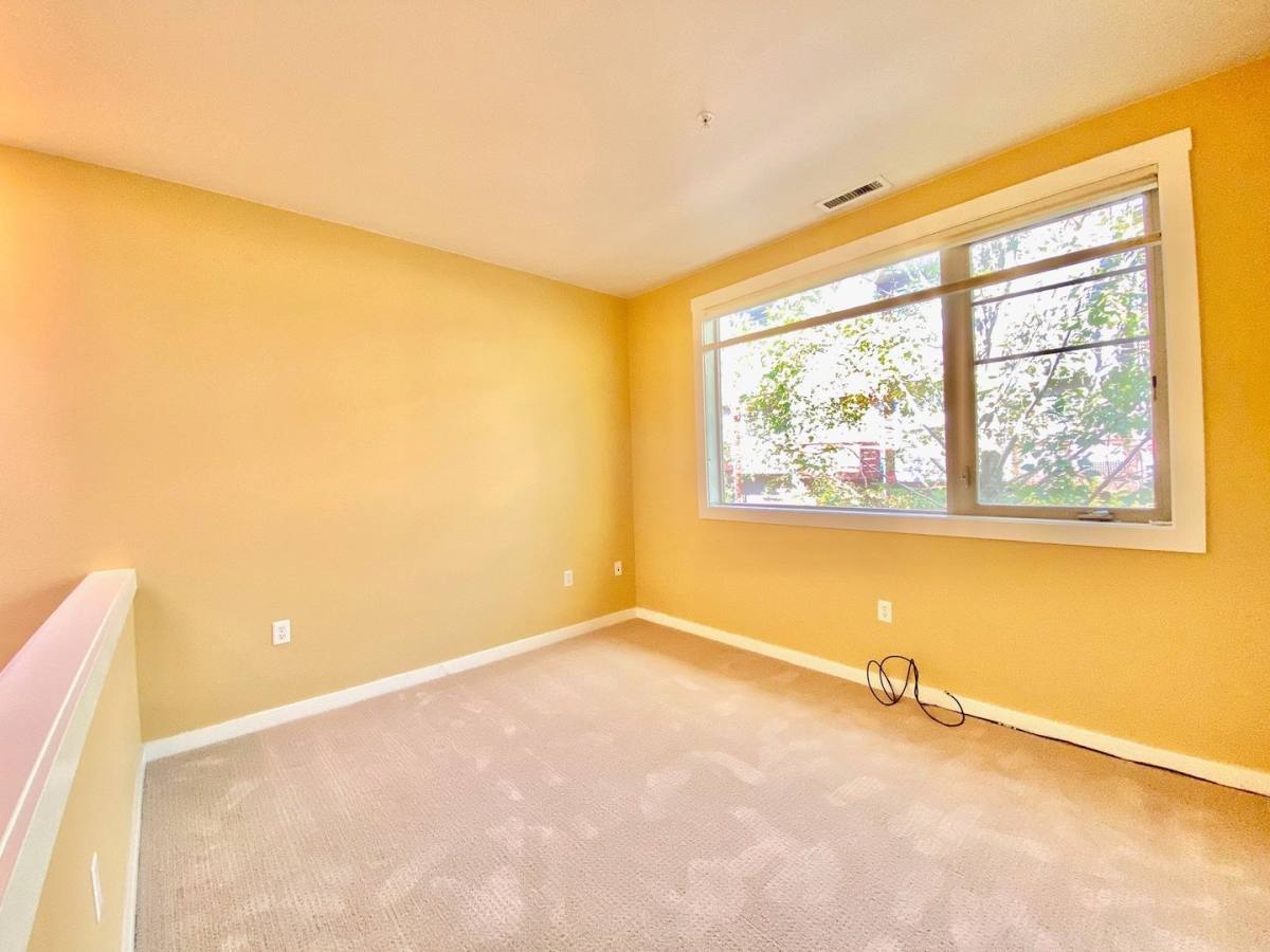 Townhouse for rent at 3110 SW Dolph Court #B4, Portland, OR 97219