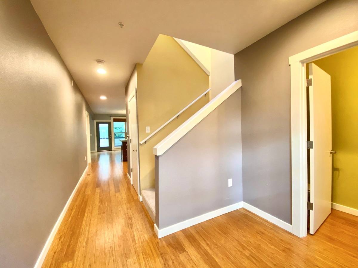 Townhouse for rent at 3110 SW Dolph Court #B4, Portland, OR 97219